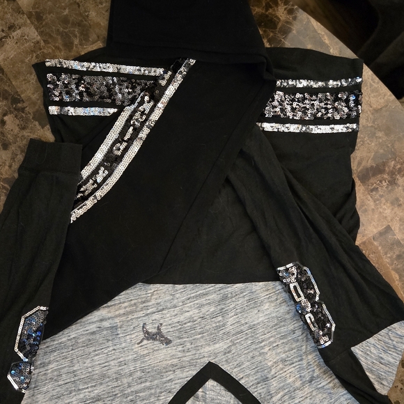 Black and Gray V-Neck Top with Sequin Accents - Picture 13 of 15
